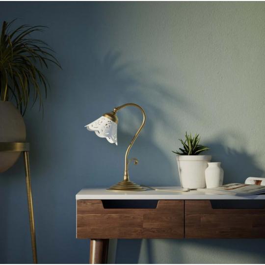 mediteransky zlta mosadz porcelan biely lampovy stit klasicka stolna lampa vintage klasicky country citacka lampa spalna vidiecky romanticky cipkovane lampy.jpg